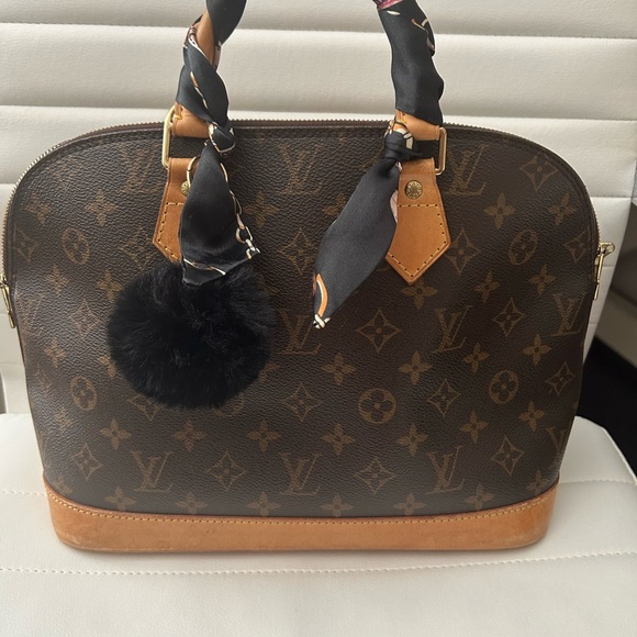 Louis Vuitton Alma bag and Clemence wallet - Picture 7 of 16